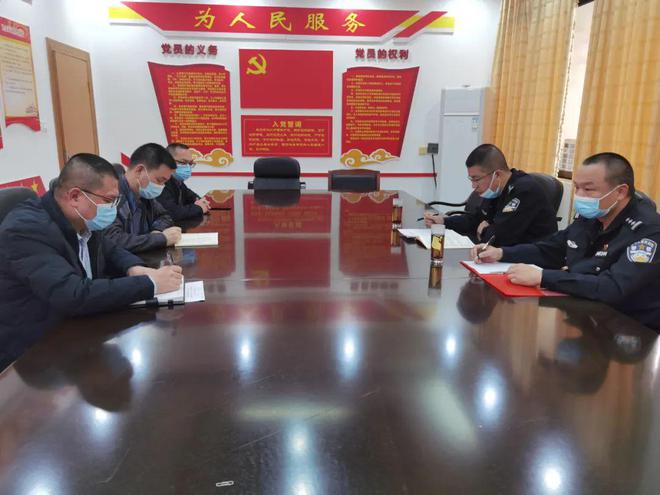 贺州交警创新宣传形式，交通安全进社区进企业显实效